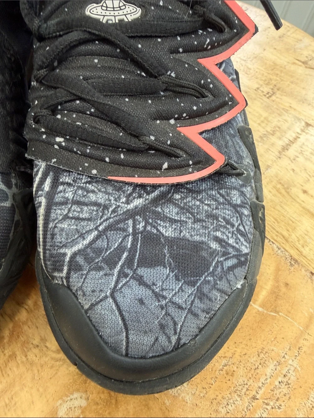 Nike Kyrie Hybrid S2 Iconic Style Basketball Shoes